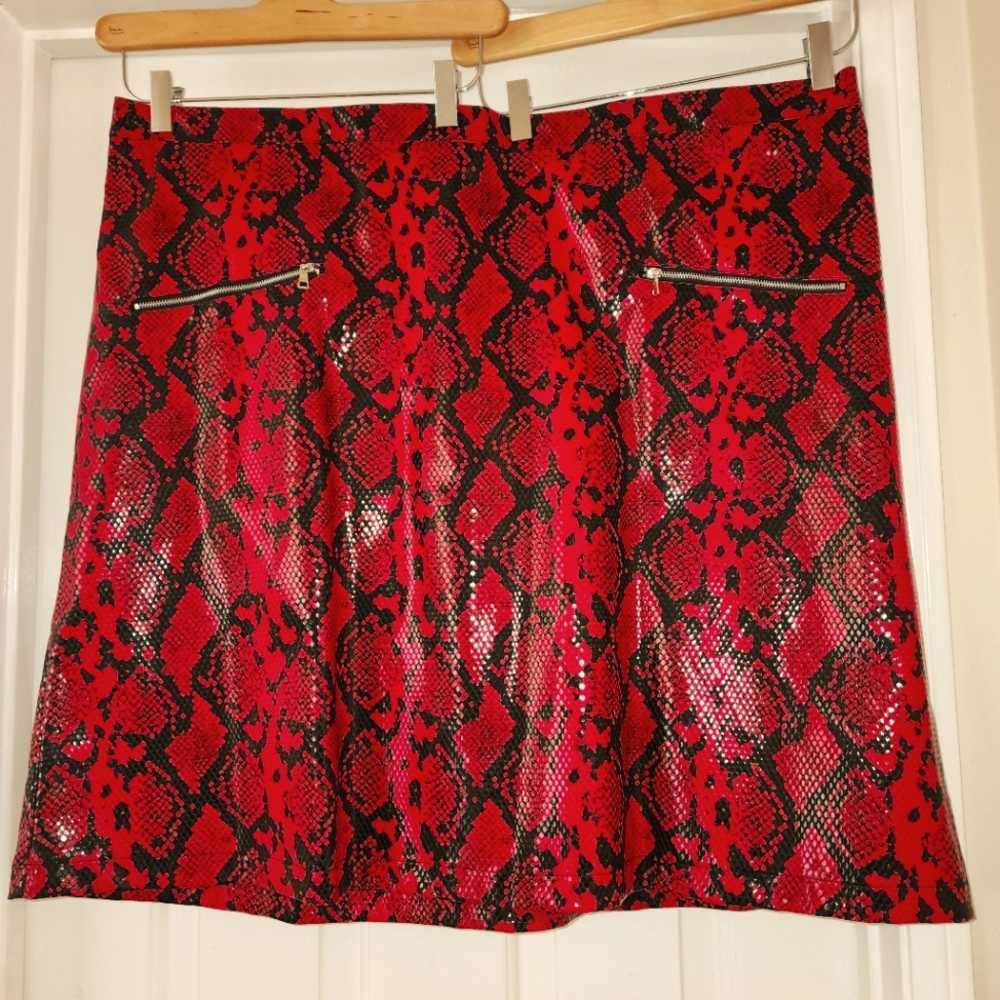 Ashley Stewart Black and Red Faux Snakeskin Skirt, size 24 NEW!